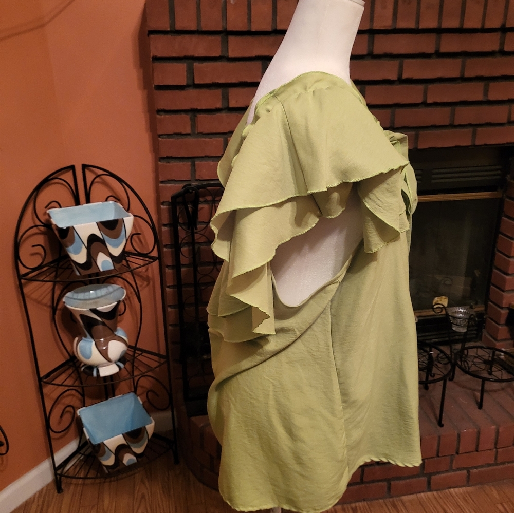 Elegant Green Ruffle Top - Picture 3 of 4